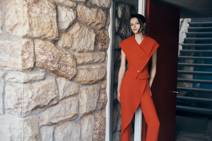 RED CREPE WRAP SLEEVELESS JACKET