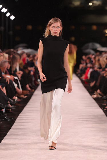 BLACK CREPE FOLDED COLLAR TUNIC