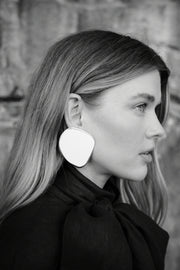 CREAM ENAMEL SPOT EARRINGS