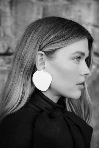 CREAM ENAMEL SPOT EARRINGS