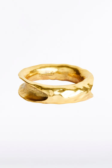 SCULPTURAL BANGLE