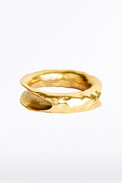 SCULPTURAL BANGLE
